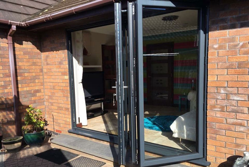 Windposts above BI Folding Doors 1 bilfold-doors